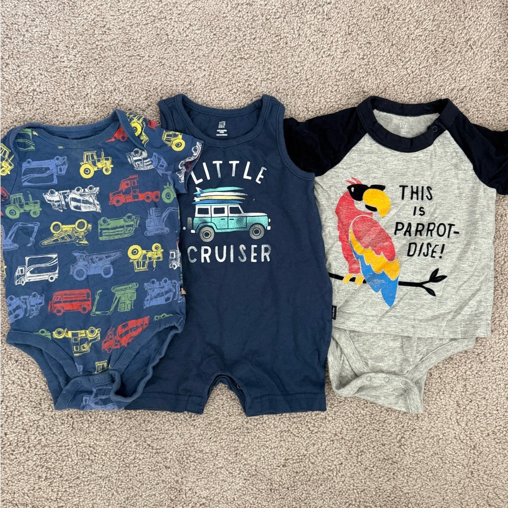 Baby Gap onesies bundle (6-12m)